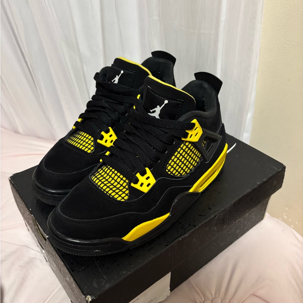 Jordan Men's Black and Yellow Athletic Sneakers
